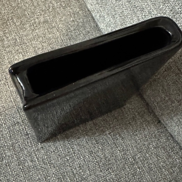 ❗️CLEARANCE❗️CHANEL Glossy Black Ceramic Flower Vase - Picture 6 of 10